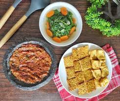 Untuk bumbu yang sudah digoreng, silakan diulek halus bersama dengan tomat, terasi dan kencur. 5 Resep Sambal Tomat Yang Segar