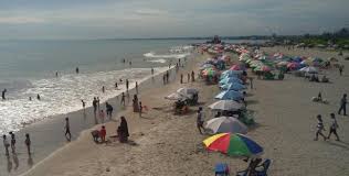 Pada hari libur pantai ini dilewati oleh kereta api wisata yang datang setiap hari dari stasiun simpang haru padang menuju stasiun pariaman. Pemko Pariaman Dapat Pad Ratusan Juta Dari Retribusi Tiket Masuk Dan Parkir Objek Wisata Selama Lebaran Klikpositif Com Media Generasi Positif
