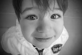 Există însă voci care spun că pozele nu ar fi reale, ci prelucrate în photoshop. experții spun că bebelușul deține recordul pentru cea mai închisă piele din lume. 10 Idei Pentru Fotografiat Copilul F64 Blog