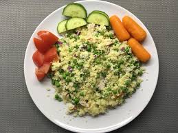 Maaltijdsalade met mozzarella en gerookte kip omdat ik geen brood eet, wordt het vanzelf een uitdaging om afwisseling in de lunch te vinden. Wat Je Nog Meer Kunt Doen Met Gerookte Kip Gezond Levensplan