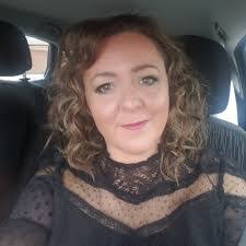 Tina Sewell's Instagram, Twitter & Facebook