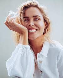 Farrah Bowen's Instagram, Twitter & Facebook