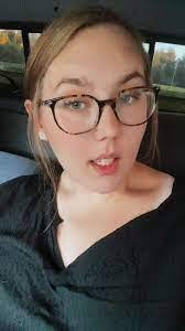 Bethany Comer's Instagram, Twitter & Facebook