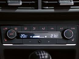 Vw's baby was given a facelift recently, and despite its age, it doesn't look dated. Der Polo Kleinwagen Modelle Volkswagen Deutschland