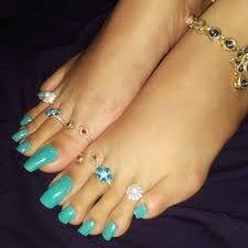 Una verdadera belleza, me encantan las uñas cortas y sencillas, las decoraciones en uñas que no sean tan largas no deben ser exageradas. Las Unas Largas De Acrilico En Los Pies Son Tendencia Ahora