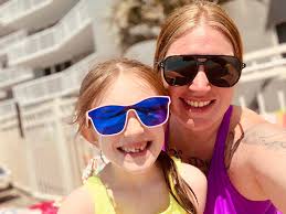 Crab legs with ocean view and drinks?