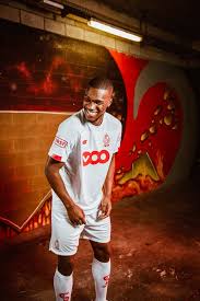 Jun 21, 2021 · le standard a dévoilé ce lundi ses maillots domicile et extérieur sur ses réseaux sociaux. New Balance Devoile Les Maillots 2019 2020 Du Standard De Liege