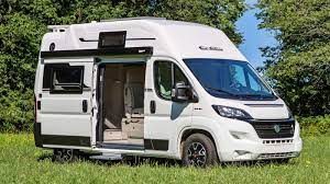 Que vous soyez en camping car, en caravane, en fourgon aménagé ou tout simplement en tente vous trouverez l'emplacement fait pour vous ! Epingle Sur Truck Camping Van