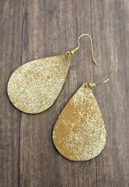 This post contains affiliate links, which means i receive a small financial compensation if you make a purchase using this link. Diy Leather Earrings The Southern Holiday Home