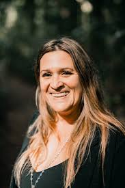 Tami Roche's Instagram, Twitter & Facebook