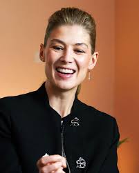 Born on january 27, 1979 in london, england, actress rosamund mary elizabeth pike is the only child of a classical violinist mother, caroline (friend), and. Rosamund Pike Rosamundpike Instagram Profile Picdeer Rosamund Pike Pike Hollywood Actresses