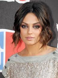 Did Mila Kunis Chop Her Hair See The Actress S Flirty New Bob Short Bob Hairstyles Mila Kunis Short Hair Short Hair Styles