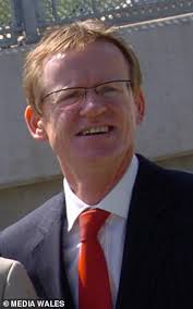 How much do similar professions get paid in united states? Suspended Labour Council Exec Sacked After 6 Years On Full Salary Daily Mail Online
