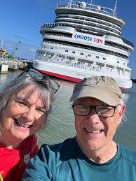 Randall Roman's Instagram, Twitter & Facebook