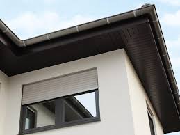 Anwendungsbeispiel Zu Dekodeck Verkleidungsprofilen Fur Fassade Dachuberstand Zaunelemente Und Viele Mehr Erh Dachuberstand Fassadengestaltung Fassade Haus