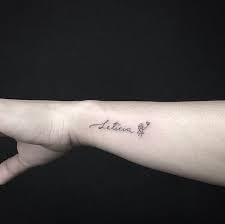 Mit Diesen Tattoo Schriften Schreiben Wir Unsere Botschaft Fur Die Ewigkeit Wir Haben 25 Ins Tattoo Schrift Schriftarten Fur Tattoos Tattoo Schrift Handgelenk