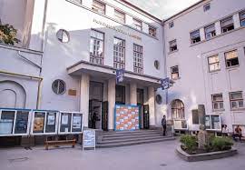 Spre marele meu noroc am ales un oraș foarte frumos și primitor și sunt studentă în anul ii, licență, la facultatea de studii europene, specializarea relații internaționale și studii europene, în cadrul universității. Comisari Ai Uniunii Europene In Dialog Cu CetÄƒÈ›enii Facultatea De Studii Europene