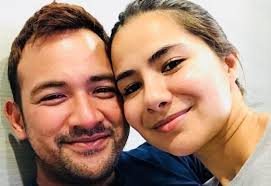 Selepas menerima kelahiran anak sulung pada pagi tadi, pasangan sharnaaz ahmad dan noor nabila mendedahkan wajah permata hati mereka. Sharnaaz Ahmad Noor Nabila Jumpa Kaunseling Jawi