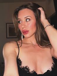 when life starts to feel like this song again 😌✨ just a lil holiday photo  dump with the people and things that made this break feel like a breath of  fresh air 🤍