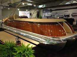Bennington Custom Pontoon Boat Pontoonhouseboat Boat Design Luxury Pontoon Boats Pontoon Boat