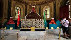 Yapının her bir kenarı 16,80m uzunluğunda ve duvarları 1.30m kalınlığındadır. Kampanya Osman Gazi Ve Orhan Gazi Nin Ciplak Turbeleri Bursabuyuksehir Change Org