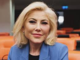 Eren Aysan Kimdir? Nereli? Kaç yaşında? Kitapları, Kısaca Hayatı