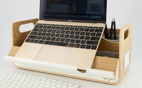 Dazu tischbeine oder andere stützmöglichkeiten, höhenverstellbar oder mit integriertem stauraum: Gustav Praktischer Organizer Furs Homeoffice Itopnews De Aktuelle Apple News Rabatte Zu Iphone Ipad Mac