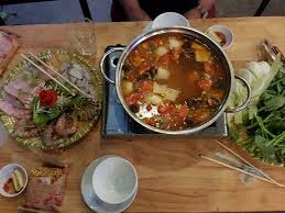 Hot Pot Aux Fruits De Mer Excellent Picture Of Quiri Pub Cocktail Restaurant Cat Ba Tripadvisor