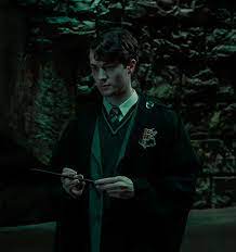 Tom Riddle Hd Pfp In 2021 Tom Riddle Hd Slytherin Aesthetic Tom Riddle Aesthetic Dark