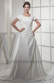 Auf der suche nach einem perfekten brautkleid für eine hochzeit mit wald, strand, rasen oder landschaft? Elegantes A Linien Taft Brautkleid Mit Kurzen Armeln Thecelebritydresses
