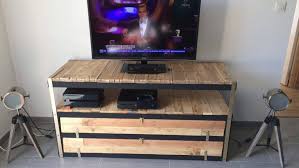 Un meuble tv bois sera parfait dans une ambiance campagne chic ou bien une déco industrielle. Un Meuble Tele Industriel A Petit Prix
