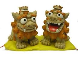 楽天市場 親子シーサー 黄 楽ギフ 包装選択 楽ギフ のし 楽ギフ のし宛書 楽ギフ メッセ入力 石垣島ショッピングプラザ 沖縄 シーサー 和風 デザイン 沖縄