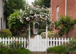 For added interest, you can also decorate the fence. 5 Ways To Decorate A Wood Fence Hercules Fence Richmond