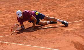 Dominic thiem, the no 4 seed, fell to defeat in the first round of the french open, losing in five sets to the spaniard pablo andújar. Iyubwtvq1qjagm