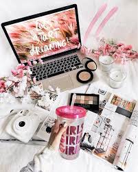 120 Otmetok Nravitsya 3 Kommentariev I Love Flatlay Iloveflatlay V Instagram S Pyatnicej Druzya V Nashej Grup Flatlay Flat Lay Photography Inspiration