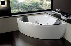 Il design classico o moderno saprà arredare la vostra stanza da bagno in maniera unica e inimitabile! 60 Bellissime Vasche Da Bagno Angolari Moderne Mondodesign It