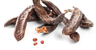 A goma de alfarroba aparece por escrito, como gomo de alfarroba, ou com o número (e410). Produtos Industrial Farense