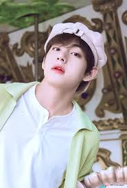 Seperti takdir yang panjang dan pedih dalam hidup yang muram dan letih kami rindu lapangan yang hijau. Pin Oleh Lula Di Taehyung Bts Taehyung Selebritas Laki Laki Tampan