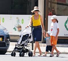 The family that juan leaves behind includes his loving wife of 64 years, aurora soto; Fatima Lopes Aproveita As Ultimas Semanas De Ferias Com O Marido E Os Filhos No Brasil
