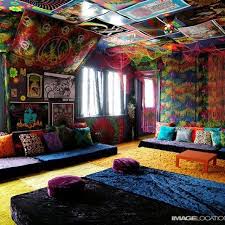 Love The Bright Colors And Low Furniture In This Room Hippie Living Room Chill Room Hippie Bedroom Decor