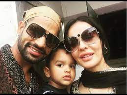 He has been married to ayesha mukherjee since 2012. Shikhar Dhawan Wife And Family Unseen Video Shikhar Dhawan Family Photos Youtube