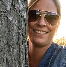 Do chickens grieve and stop laying eggs after loss?