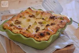 Lasagne verdi con ragu alla bolognese. Lasagna Con Porro Di Cervere E Salsiccia Di Bra
