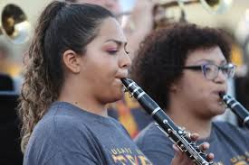 Tulare Union hosts El Diamante in football