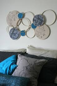 You can make little reindeer ornaments. 29 Wandideen Fur Die Kreative Wandgestaltung Embroidery Hoop Decor Embroidery Hoop Wall Embroidery Hoop Wall Art