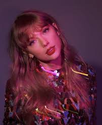 What is the MOST iconic Taylor Swift photo? : r/TaylorSwift
