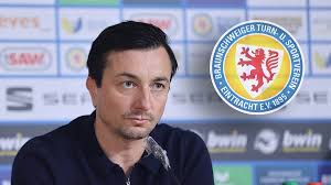 German football and sports club based in braunschweig. Daniel Meyer Ubernimmt Eintracht Braunschweig Neuer Trainer Will Beim Aufsteiger Eine Ara Pragen Sportbuzzer De