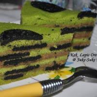 Kek ni boleh dikatakan sangat mudah sebab hanya menampilkan tiga lapisan besar.jadi sesuai la bagi mereka yang nak mencuba atau nak buat dalam waktu singkat. Kek Lapis Oreo Kukus Myresipi