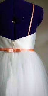 Im ballkleid art von hochzeitskleid, bleibt das zentrum des fokus die obere hälfte des körpers. Brautgurtel Trager Co Dein Brautkleid Hamburg