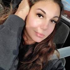 Salut groupe ! Penser vous qu'un chiot de 4 mois et demi peut commence son  adolescence ? Genre je reconnais pu mon chien c'est un vrai DÉMON !!!!  avant il écoutait super